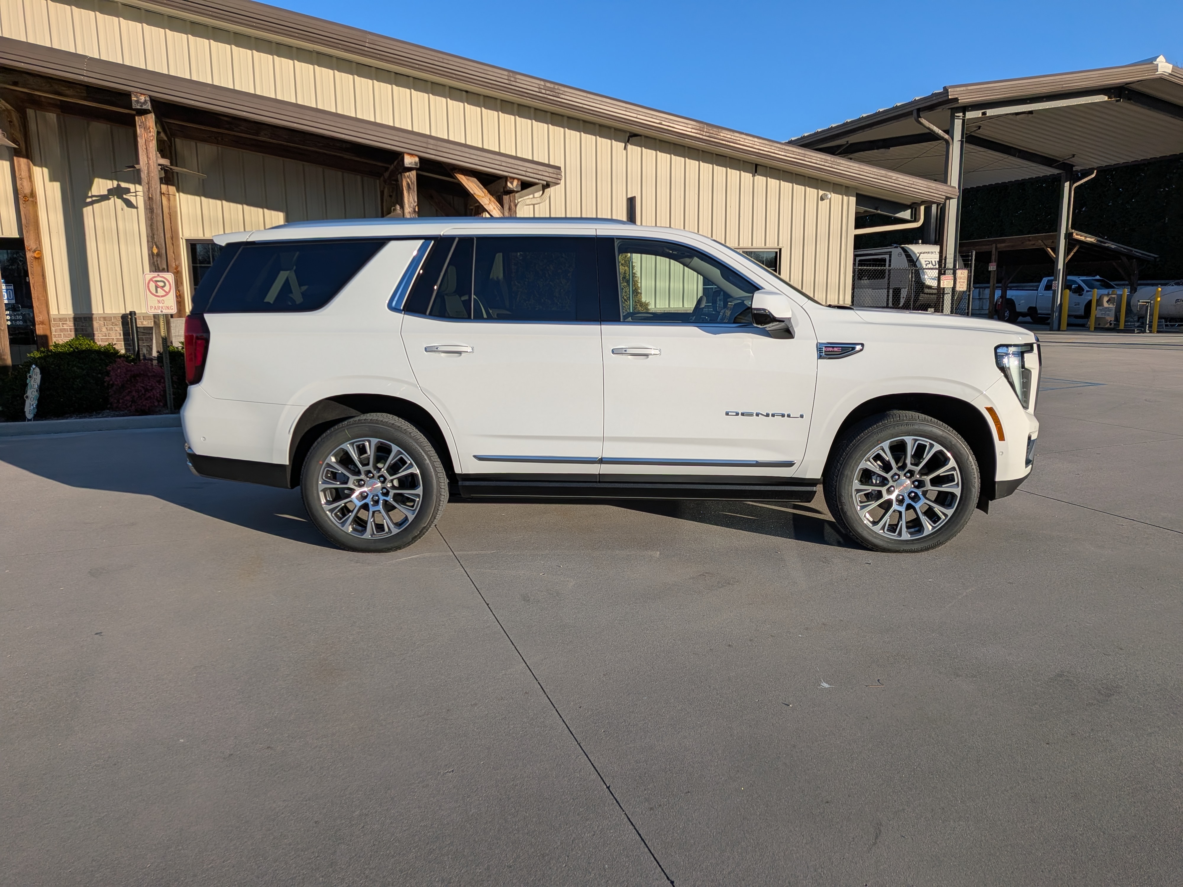 Used 2026 GMC Yukon Denali w/ Sun & Power Step Package AWD/4WD image 6
