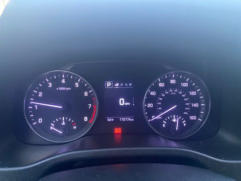 Used 2017 Hyundai Elantra Limited FWD image 6