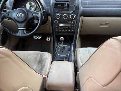 Used 2005 Lexus IS 300 image 8