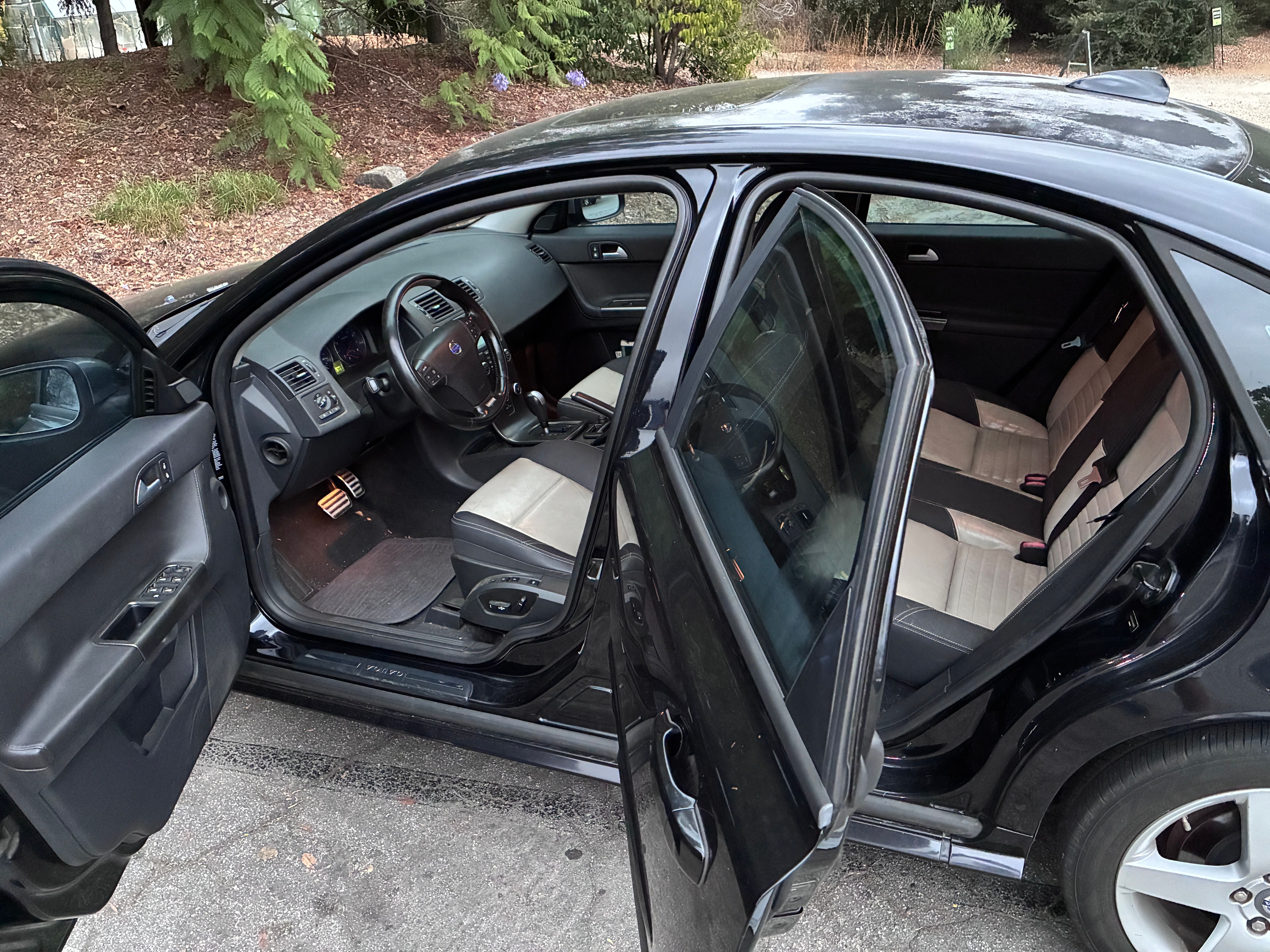 Used 2010 Volvo S40 T5 R-Design FWD image 2