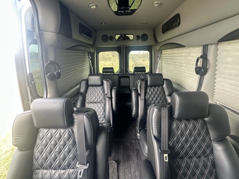 Used 2021 Mercedes-Benz Sprinter 2500 image 6