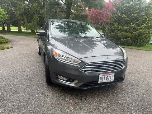 Used 2018 Ford Focus Titanium FWD image 2