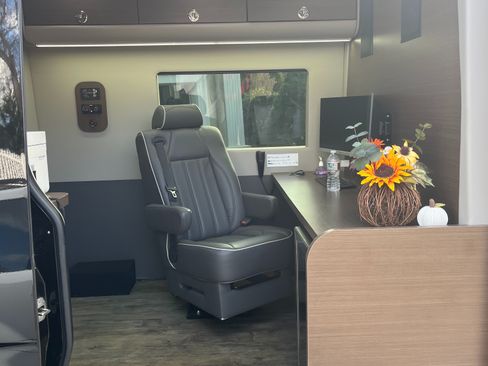 Used 2019 Mercedes-Benz Sprinter 3500 image 6