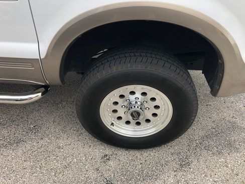 Used 2005 Ford Excursion Eddie Bauer image 15