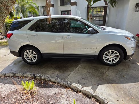 Used 2019 Chevrolet Equinox LS image 1