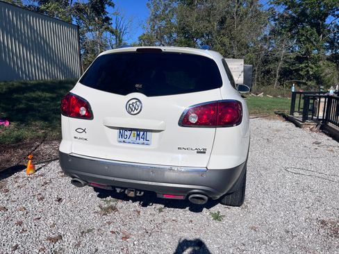 Used 2008 Buick Enclave CXL w/ Driver Confidence Package image 4