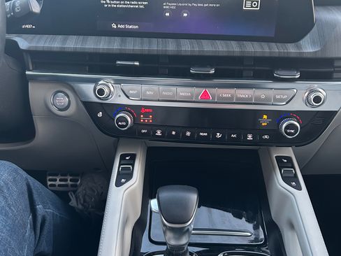 Used 2024 Kia Telluride SX Prestige image 8