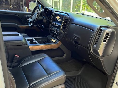 Used 2015 Chevrolet Silverado 1500 LTZ w/ LTZ Plus Package image 11