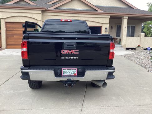 Used 2018 GMC Sierra 2500 SLT w/ Duramax Plus Package AWD/4WD image 8