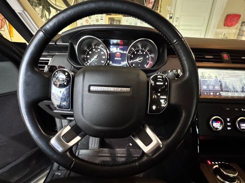 Used 2019 Land Rover Discovery SE image 8