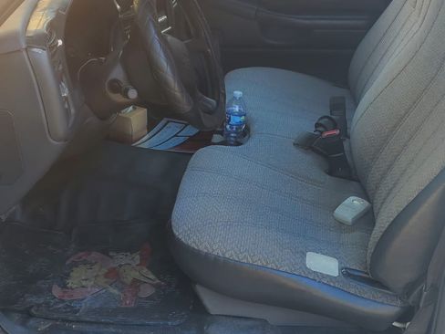 Used 2001 Chevrolet S10 Pickup 2WD Regular Cab image 6