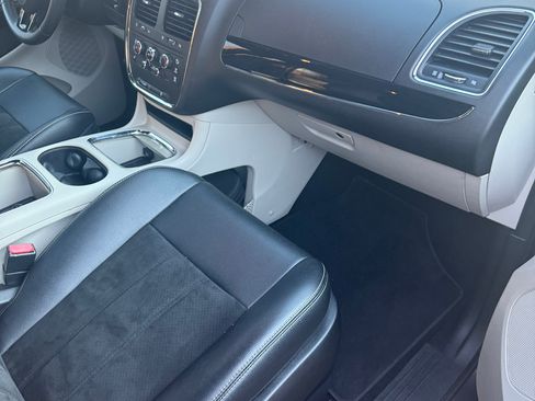 Used 2019 Dodge Grand Caravan SXT image 28