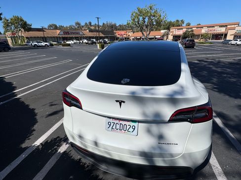 Used 2023 Tesla Model Y Long Range AWD/4WD image 11