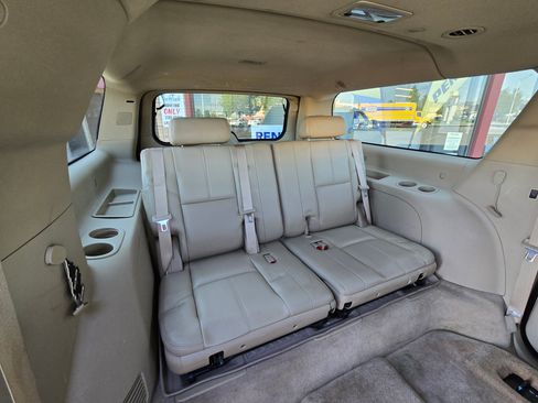 Used 2007 Chevrolet Suburban 2500 LT w/ LT Preferred Equipment Group image 23