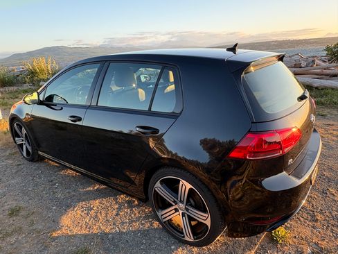 Used 2016 Volkswagen Golf 4-Door AWD/4WD image 6