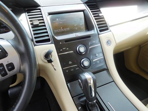 Used 2014 Ford Taurus SEL w/ Equipment Group 201A image 12