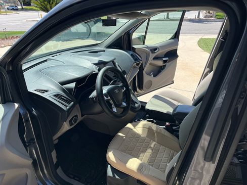Used 2015 Ford Transit Connect XLT image 11