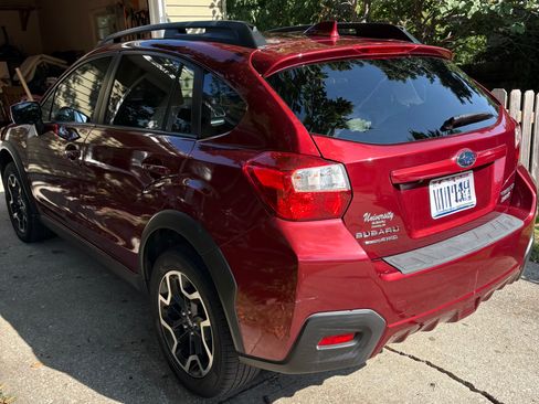 Used 2016 Subaru Crosstrek 2.0i Premium AWD/4WD image 2