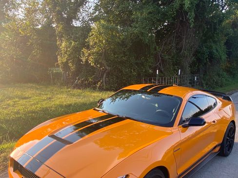 Used 2019 Ford Mustang Shelby GT350 w/ Technology Package image 9