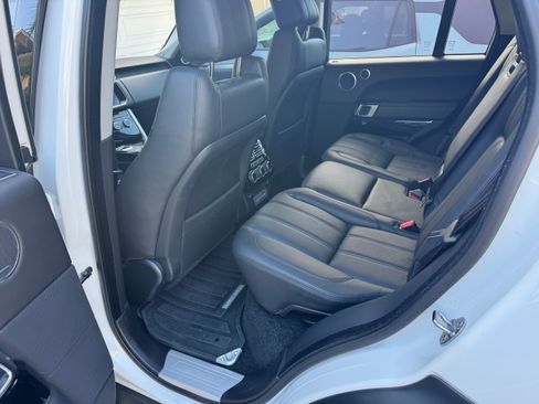 Used 2017 Land Rover Range Rover HSE image 30