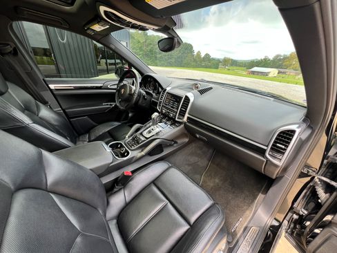 Used 2013 Porsche Cayenne S image 8
