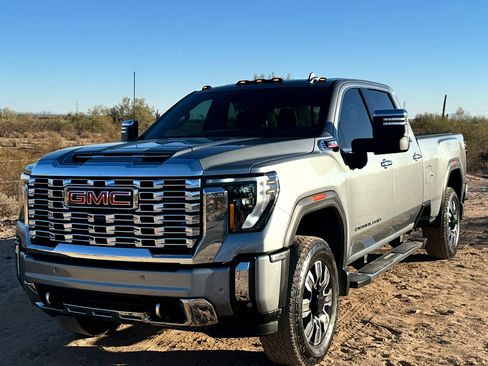 Used 2024 GMC Sierra 3500 Denali w/ Denali Reserve Package image 4