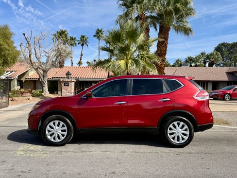 Used 2015 Nissan Rogue S image 1