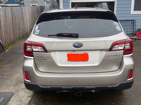 Used 2017 Subaru Outback 2.5i Premium image 11