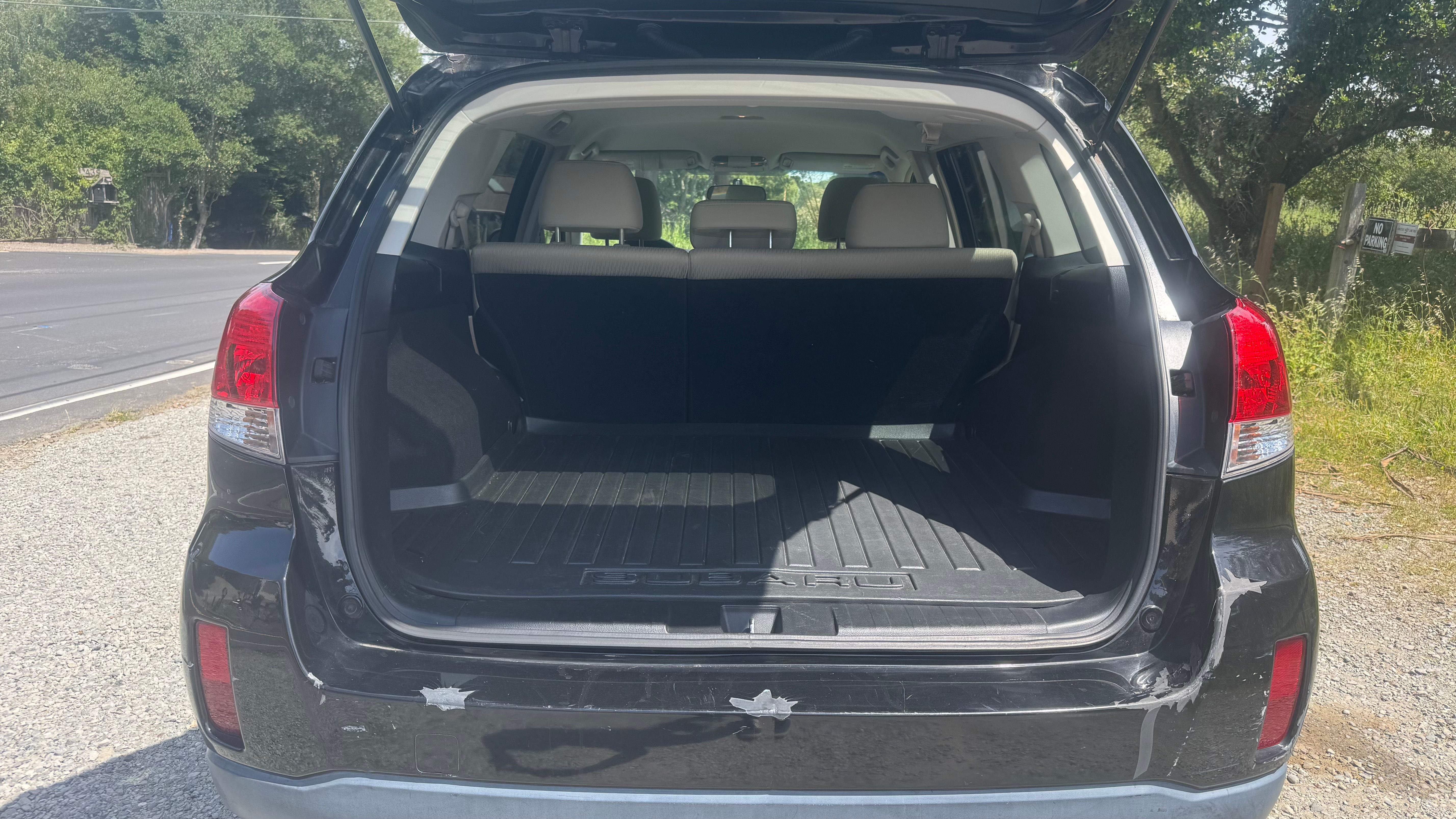 Used 2010 Subaru Outback 2.5i Premium AWD/4WD image 2