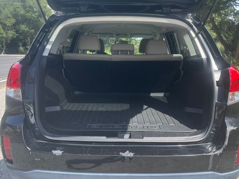 Used 2010 Subaru Outback 2.5i Premium AWD/4WD image 2