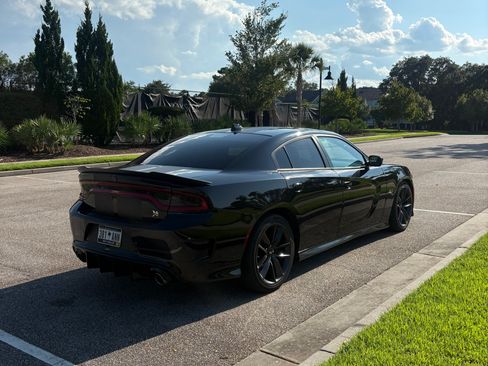 Used 2019 Dodge Charger Scat Pack w/ Technology Group RWD image 4