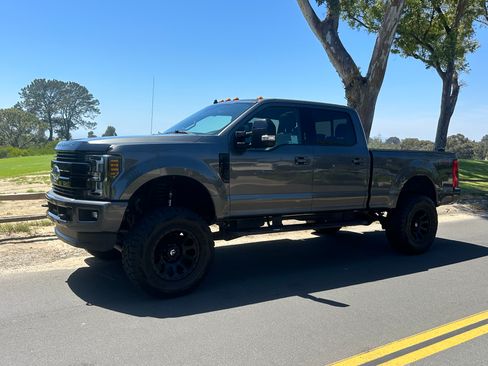 Used 2019 Ford F250 Lariat w/ Lariat Ultimate Package AWD/4WD image 5