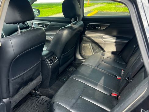 Used 2013 Nissan Altima 2.5 SL w/ Technology Pkg FWD image 6