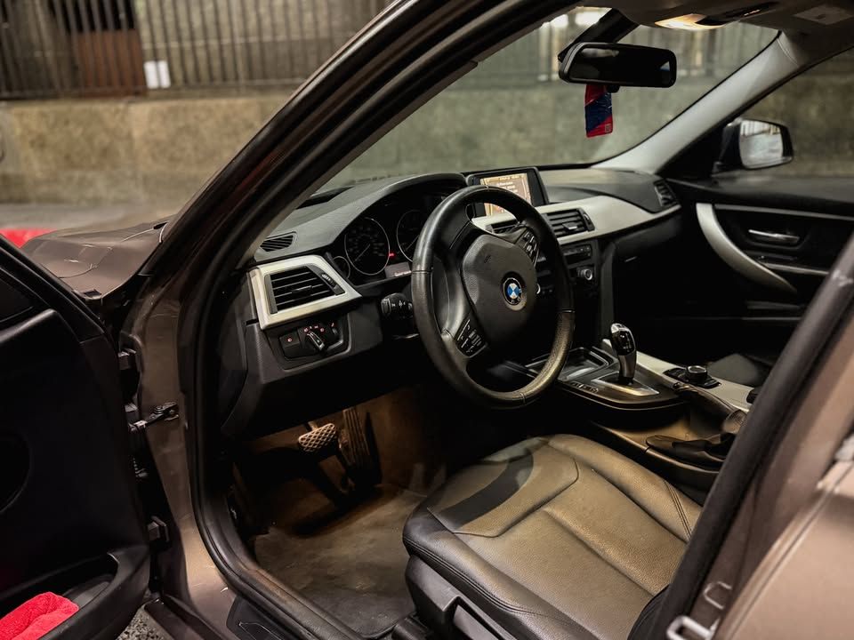 Used 2014 BMW 320i Sedan RWD image 6