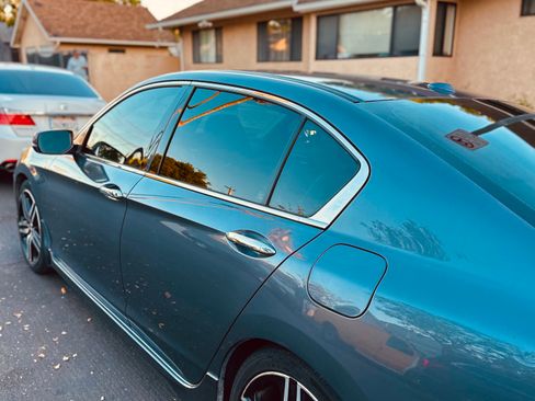 Used 2017 Honda Accord Touring image 9