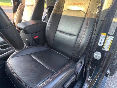 Used 2018 Jeep Wrangler Unlimited Rubicon AWD/4WD image 12