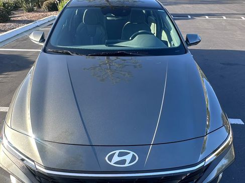 Used 2025 Hyundai Elantra SE FWD image 11
