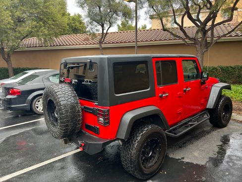 Used 2018 Jeep Wrangler Unlimited Sport S image 2