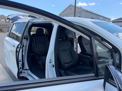 Used 2025 Toyota Sienna XSE w/ XSE Plus Package FWD image 24