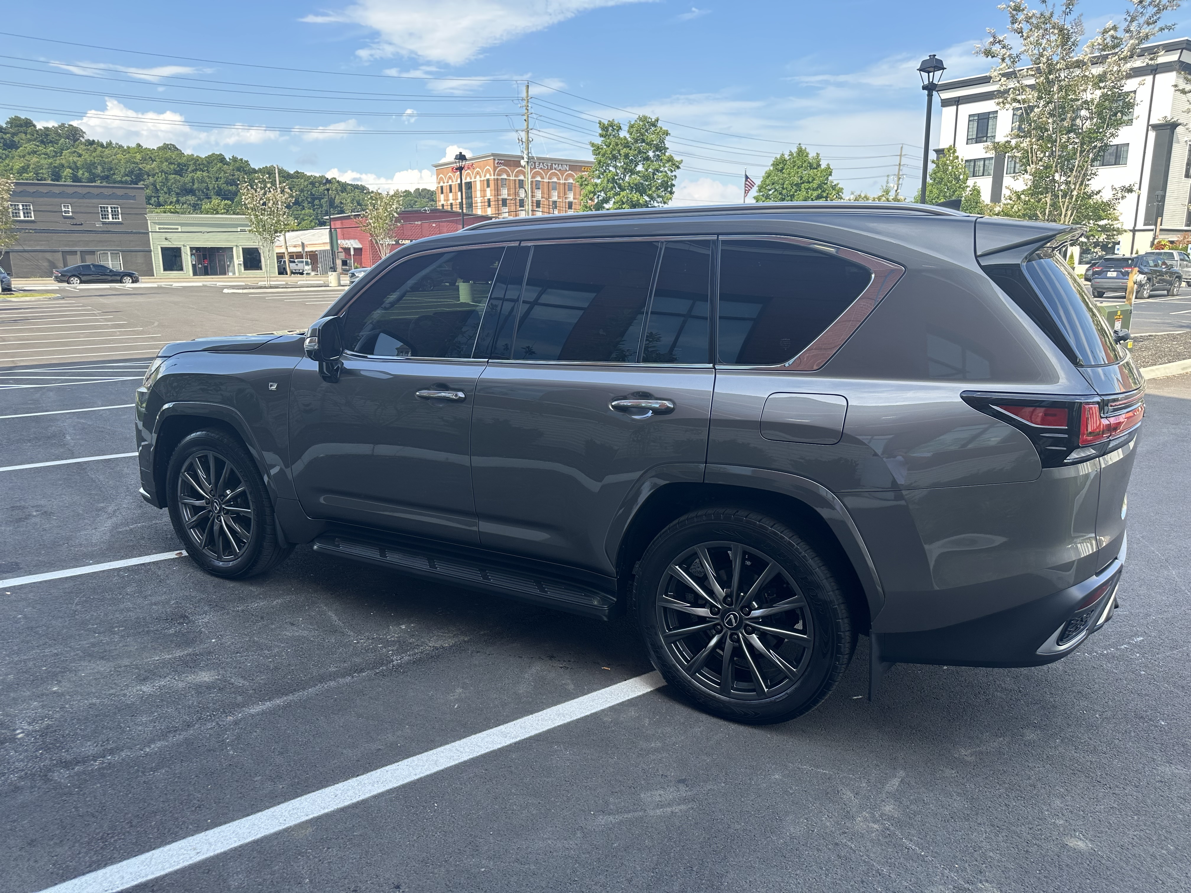 Used 2024 Lexus LX 600 F Sport AWD/4WD image 10