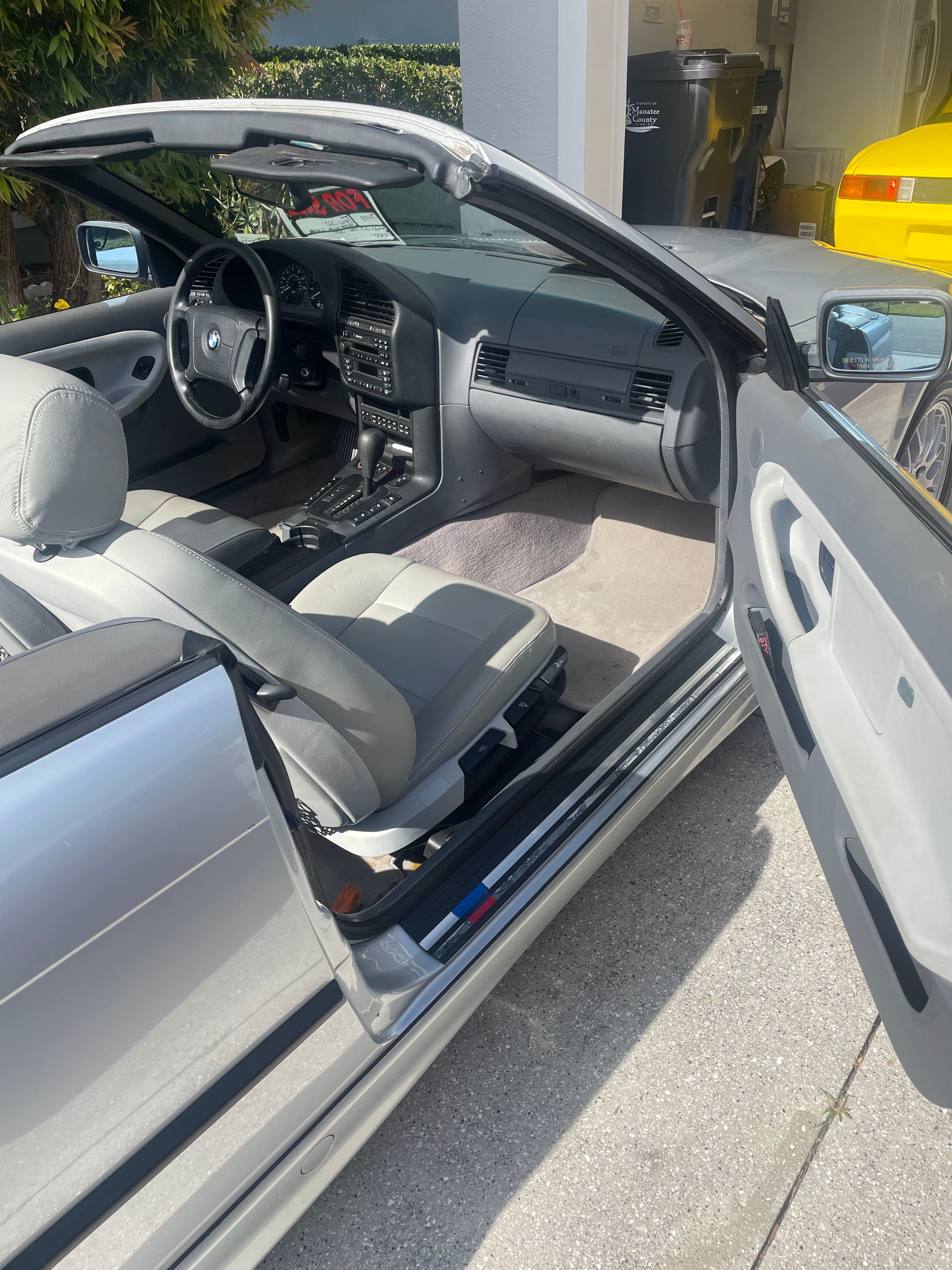 Used 1998 BMW 323i Convertible RWD image 6