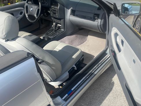 Used 1998 BMW 323i Convertible image 6