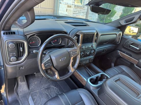 Used 2019 Chevrolet Silverado 1500 High Country w/ Technology Package image 9