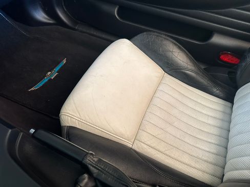 Used 2004 Ford Thunderbird image 11