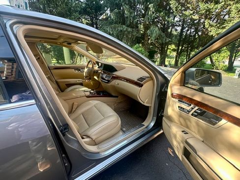 Used 2010 Mercedes-Benz S 550 4MATIC image 10