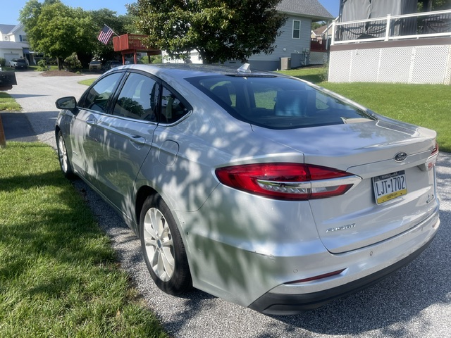 Used 2019 Ford Fusion SE FWD image 5