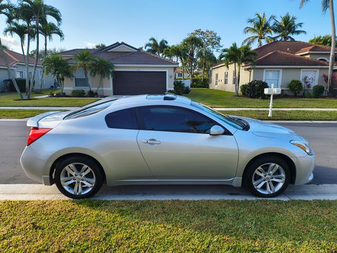 Used 2012 Nissan Altima 2.5 S w/ 2.5S Premium Pkg image 2