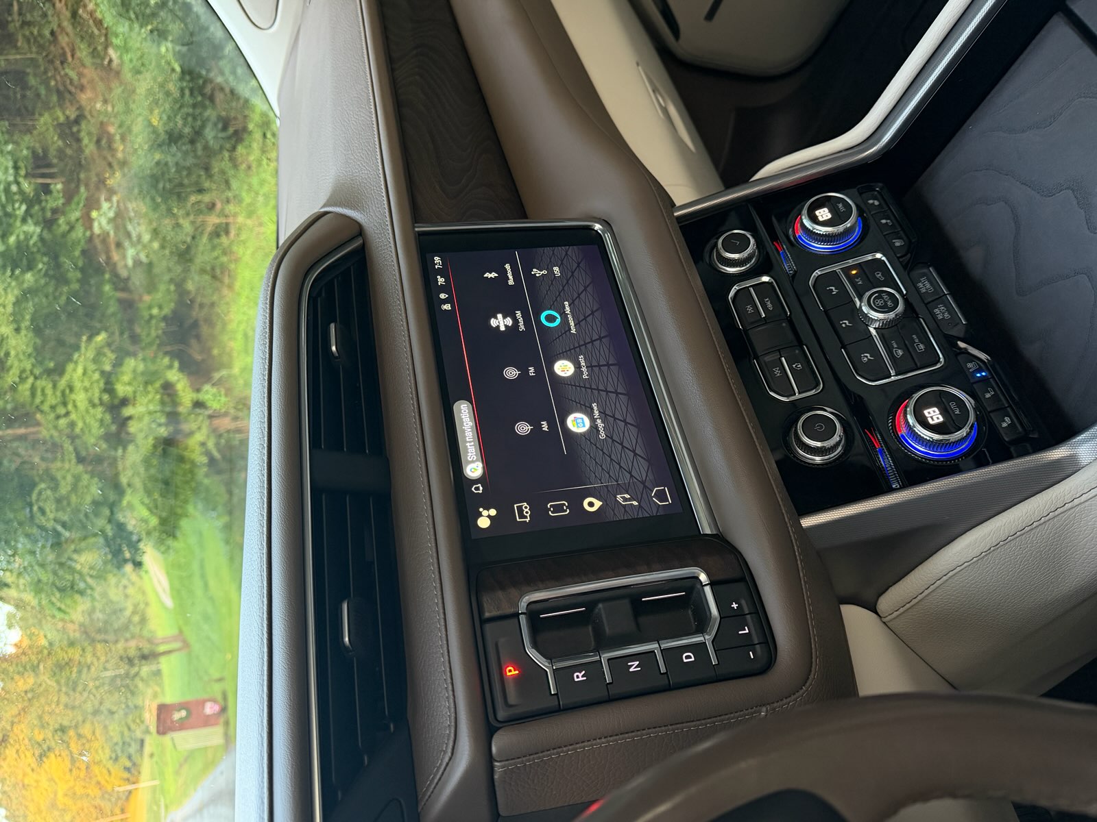 Used 2022 GMC Yukon XL Denali AWD/4WD image 4