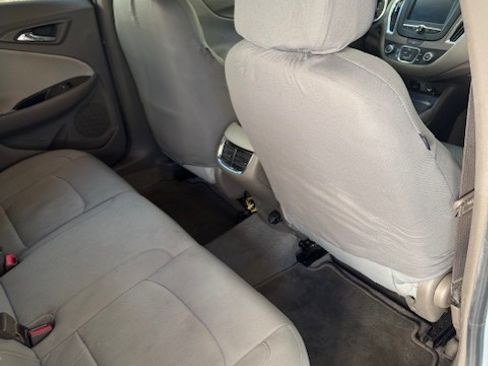 Used 2017 Chevrolet Malibu LT image 19