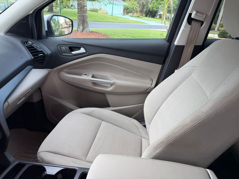Used 2018 Ford Escape SE FWD image 9